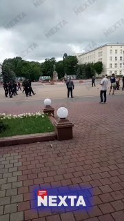 Сегодня в Бресте люди по традиции вышли покормить голубей в знак протеста против завода АКБ. Впрочем…