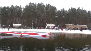 Жители Белостока передают привет Вольной Лошице и другим городам Беларуси и призывают выходить гулят…