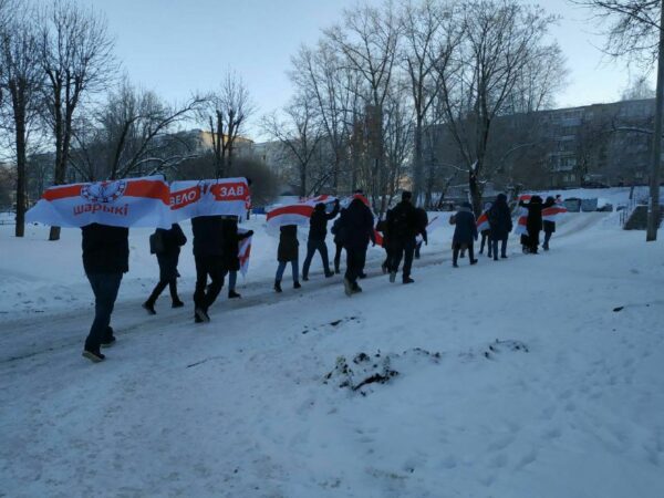 -23? Не помеха! Сегодня Шарики ездили в гости на район Тракторного завода и заявляли о несогласии с …