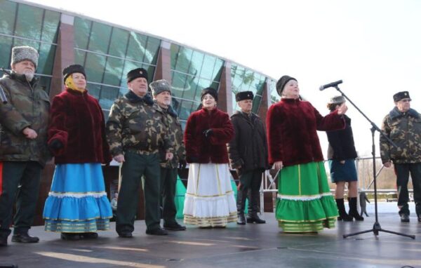 На сцене звёзды бобруйский эстрады…