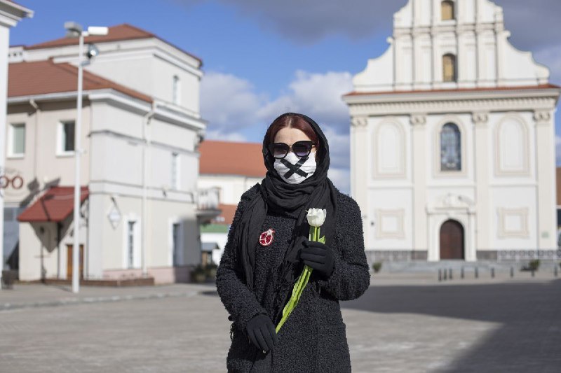 «Сёньня мы ў чорным. Звычайна 8 сакавіка прынята сьпяваць хвалу на адрас жанчын, казаць пра бясцэнна…