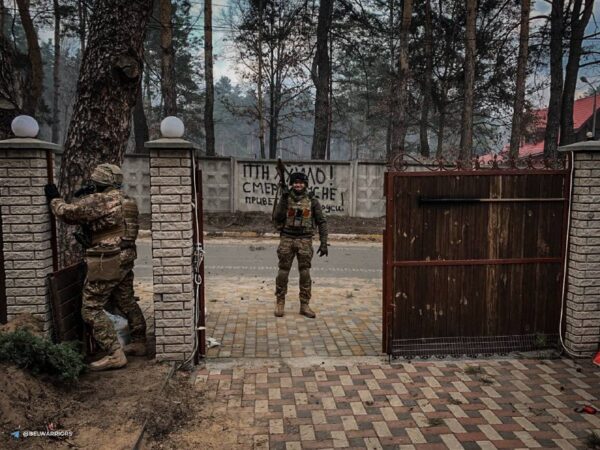 ТЭРОР25.03.2022 загінуў наш пабрацім Зміцер Апанасовіч з пазыўным «Тэрор».Гэта гістарычны фотаздымак…