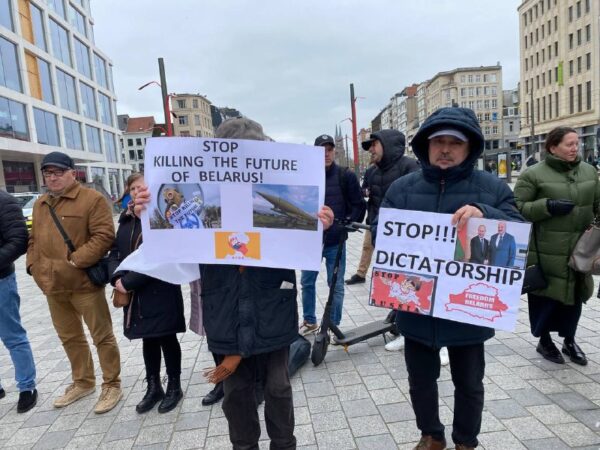 Антверпен, БельгіяМітынг у падтрымку Украіны, супраць расейскай агрэсіі і размяшчэння ядзернай збро…