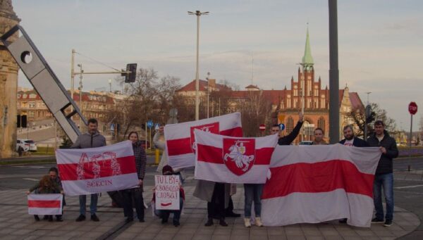 Беларусы Шчэціна  сабраліся, каб падтрымаць Марыну Золатаву і Людмілу Чэкіну, якія сказаныя лукашэнк…