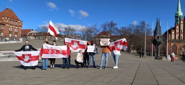 Беларусы Шчэціна  сабраліся, каб сказаць станоўчае “не” размяшчэнню ядзернай зброі ў Беларусі.@mensk…