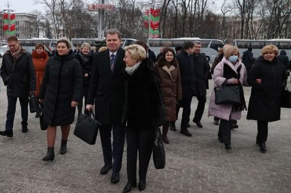 Добавим в нашу ленту немного желтизны. Если вы против, напишите в комментариях. Посмотрите на эту па…