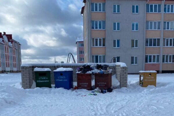 Немного коммунальных сводокВ первую очередь от снега очищаю стратегические объекты, к которым относи…