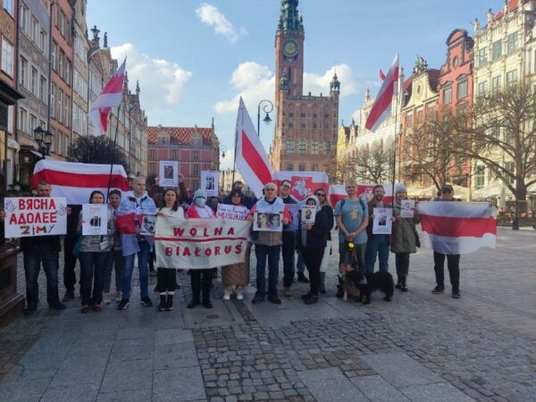 «Вясна адолее зіму». Беларусы польскага Труймяста выйшлі на акцыю салідарнасці з палітвязняміАдрасы …