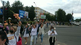 В Бобруйске уже огромная колонна людей.  Количество участников приближается к тысяче….