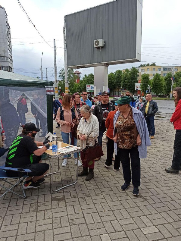 Прямо сейчас Бобруйск район Минской бани (ул. Минская 54) сбор подписей по выдвижению кандидатов в п…