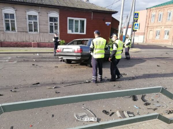 В 4 утра 15 мая в Бобруйске на перекрёстке Бахарова и Пушкина произошло жёсткое ДТП….