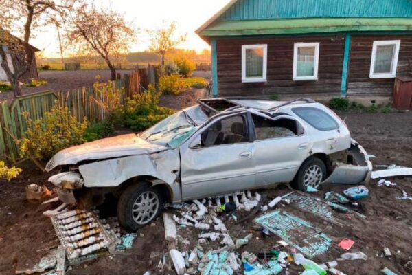 Вечером 10 мая в поселке Лекерта (въезд в Бобруйск со стороны Глуска) 47-летний водитель Kia Clarus …