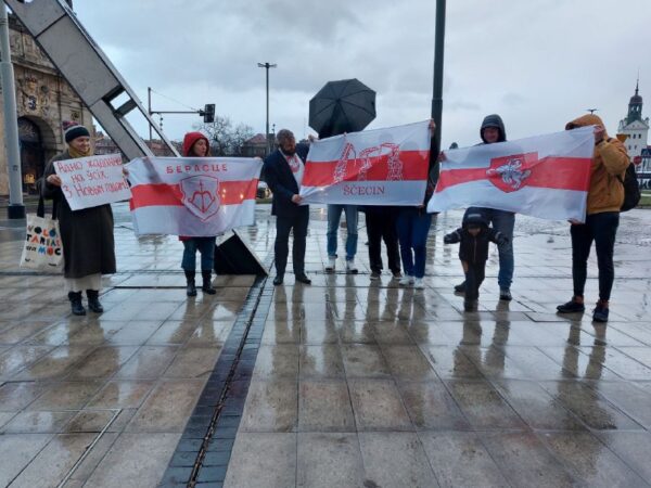 Беларусы Шчэціна  зладзілі акцыю, каб павіншаваць усіх беларусаў з Новым годам, а Паўла Севярынца – …