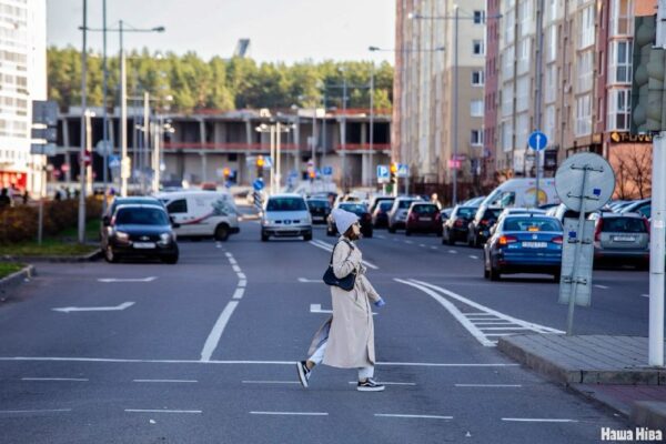 «Здаецца, з Мінска з’язджаюць усе». Як захаваць сяброўства праз межы?Што рабіць, калі твае сябры і с…