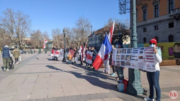 Сёння Беларусы рэгіёнаў Савой ў Францыі выйшлі ў Ансі, каб выказацца супраць вайны з Украінай, заклі…