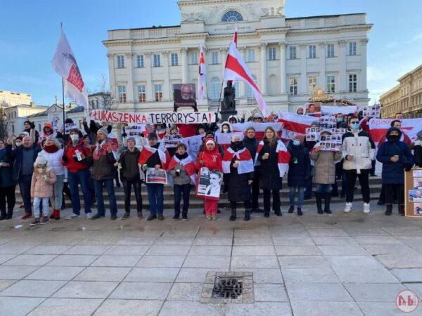 Акцыя салідарнасці беларусаў Варшавы з беларускім філосафам Уладзімірам Мацкевічам.#філосаф_у_турме@…