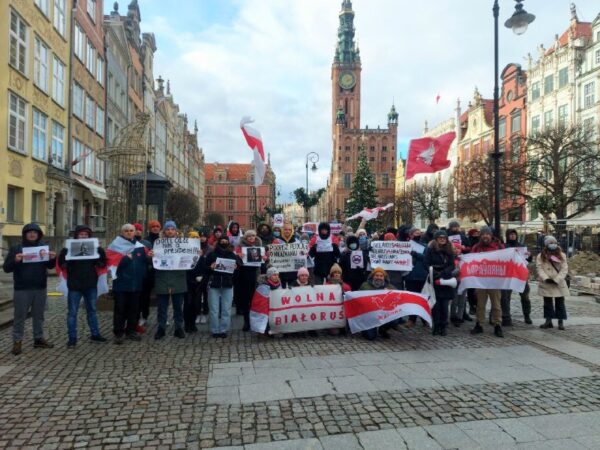 Беларусы Гданьска сёння на сваёй штотыднёвай Акцыі салідарнасці выступілі супраць пераўтварэння Бела…