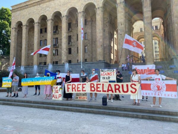 Беларусы Тбілісі традыцыйна правялі акцыю салідарнасці з Украінай, у якой ужо больш 100 дзён ідзе ва…