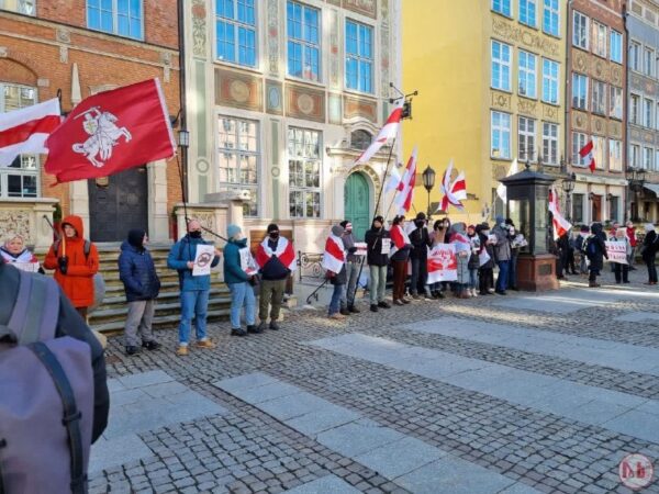 Беларусы з польскага Гданьска сёння на сваёй штотыднёвай Акцыі салідарнасці патрабавалі ад міжнародн…