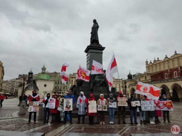 #ЯМыСупрацьВайныБеларусы Кракава выйшлі на штотыднёвую акцыю, каб выказаць сваю Нязгоду з прысутнасц…